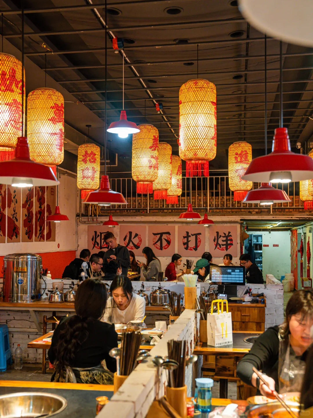 家人们，来重庆千万别错过这家火锅店！