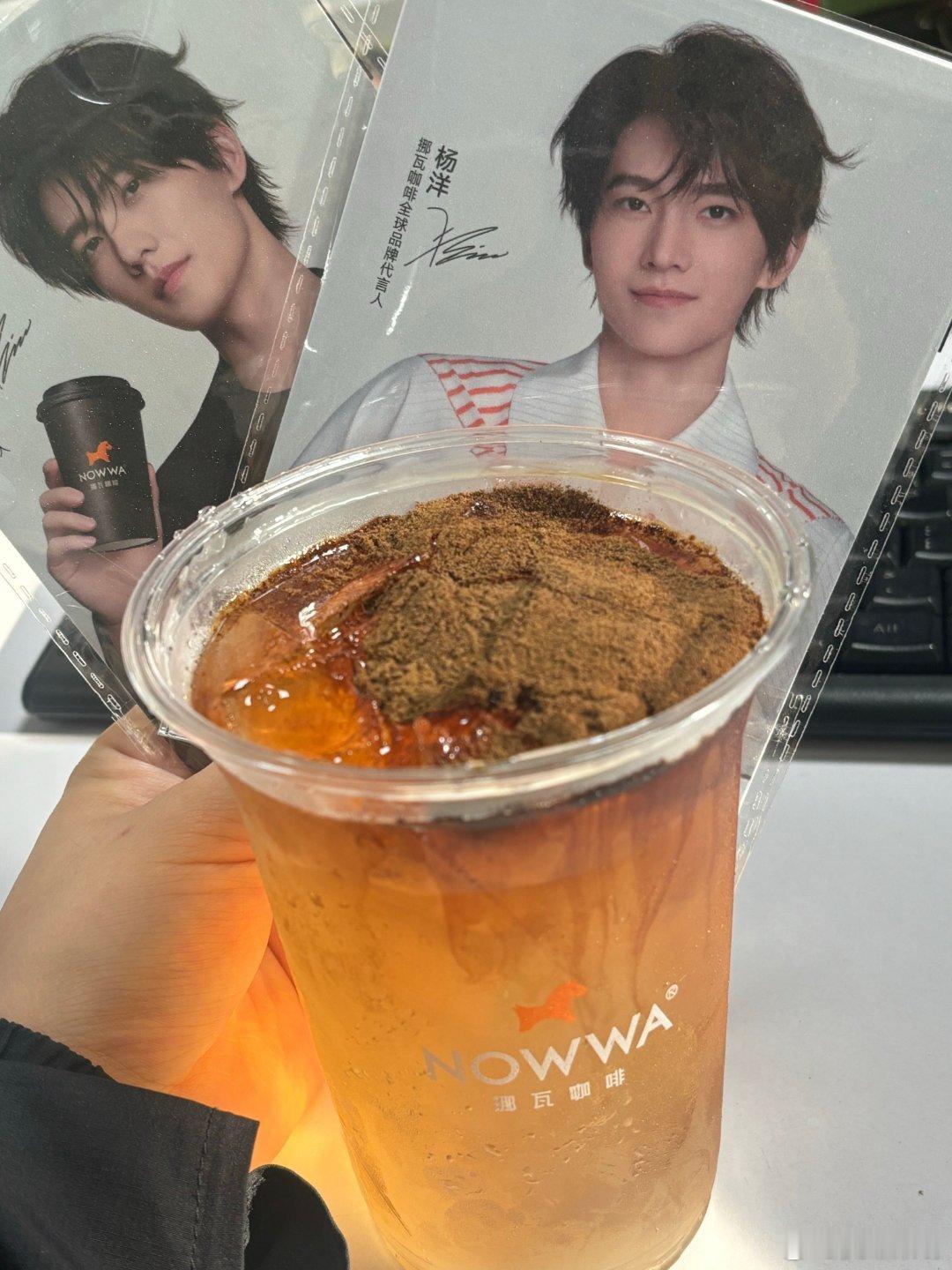 杨洋挪瓦全球品牌代言人杨洋新造型帅的太客观了这个造型还挺颠覆我对他的固有印象的，