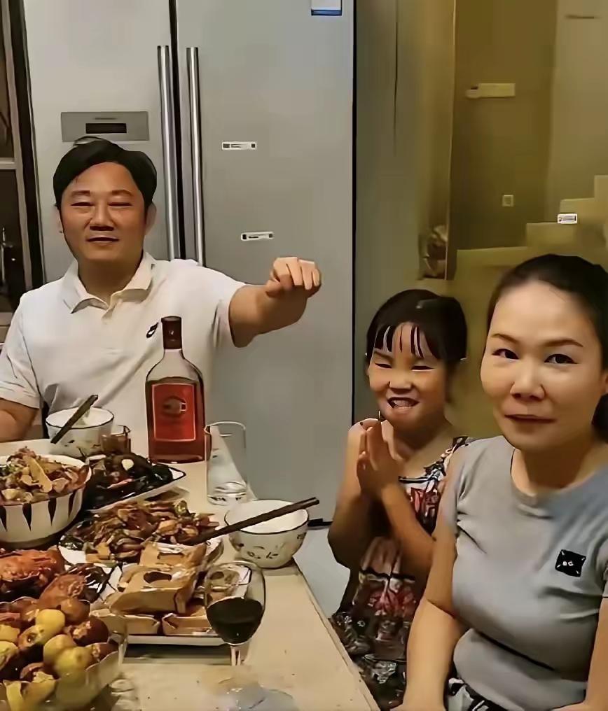 感动到热泪盈眶！
到目前为止，张雪创业中最动人的事情就是妹妹张娅在其走投无路时拿