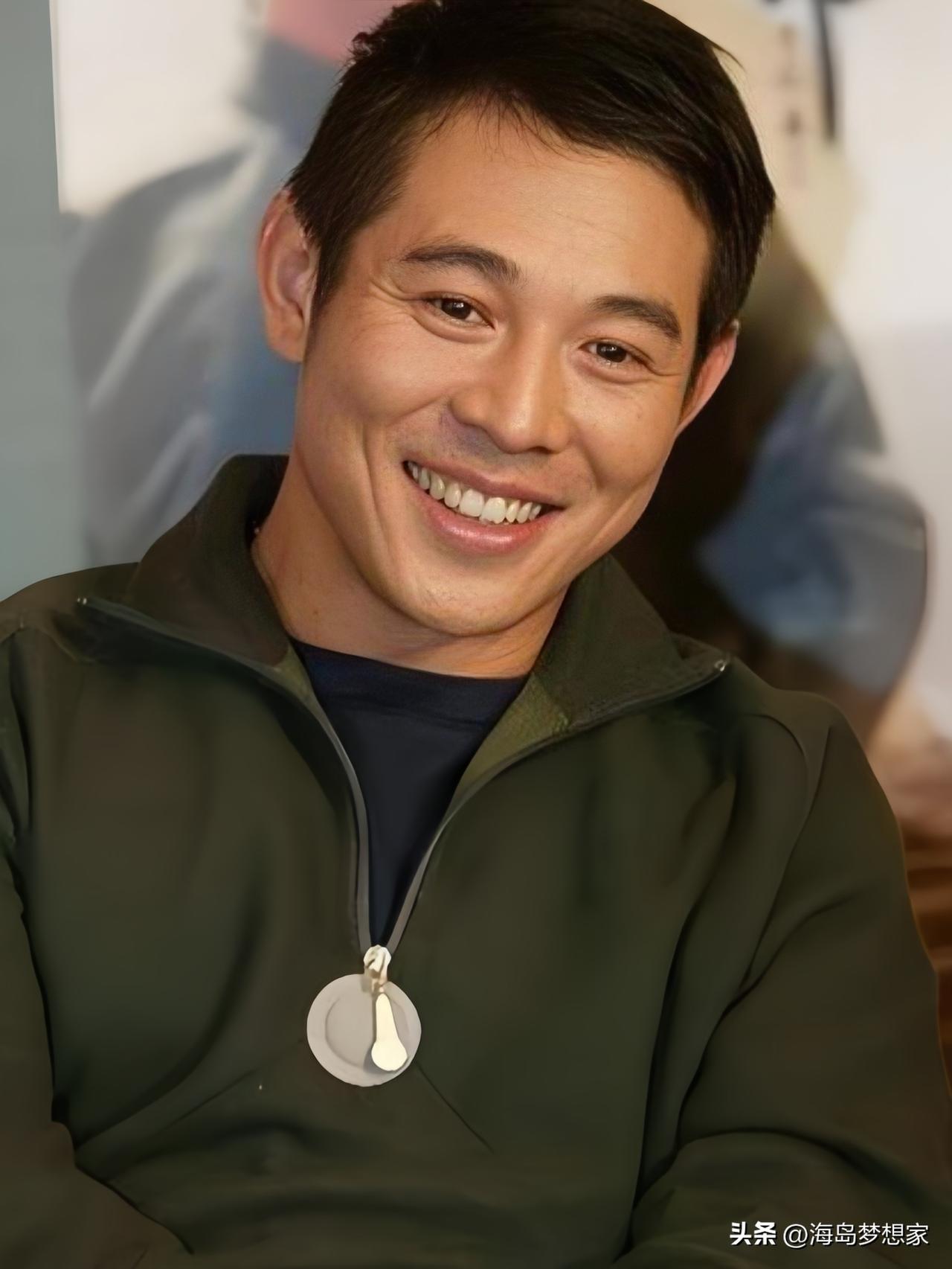 网上一直有人说李连杰不管前妻黄秋燕的两个女儿，这回他总算正面回应了。

这么多年
