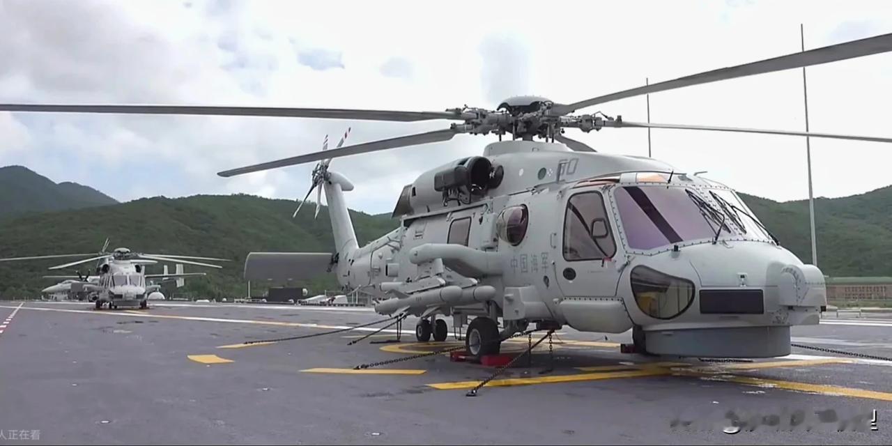 直-20F反潜直升机靓照，靠近镜头这一架挂载了YJ-9轻型反舰导弹，远处那一架挂