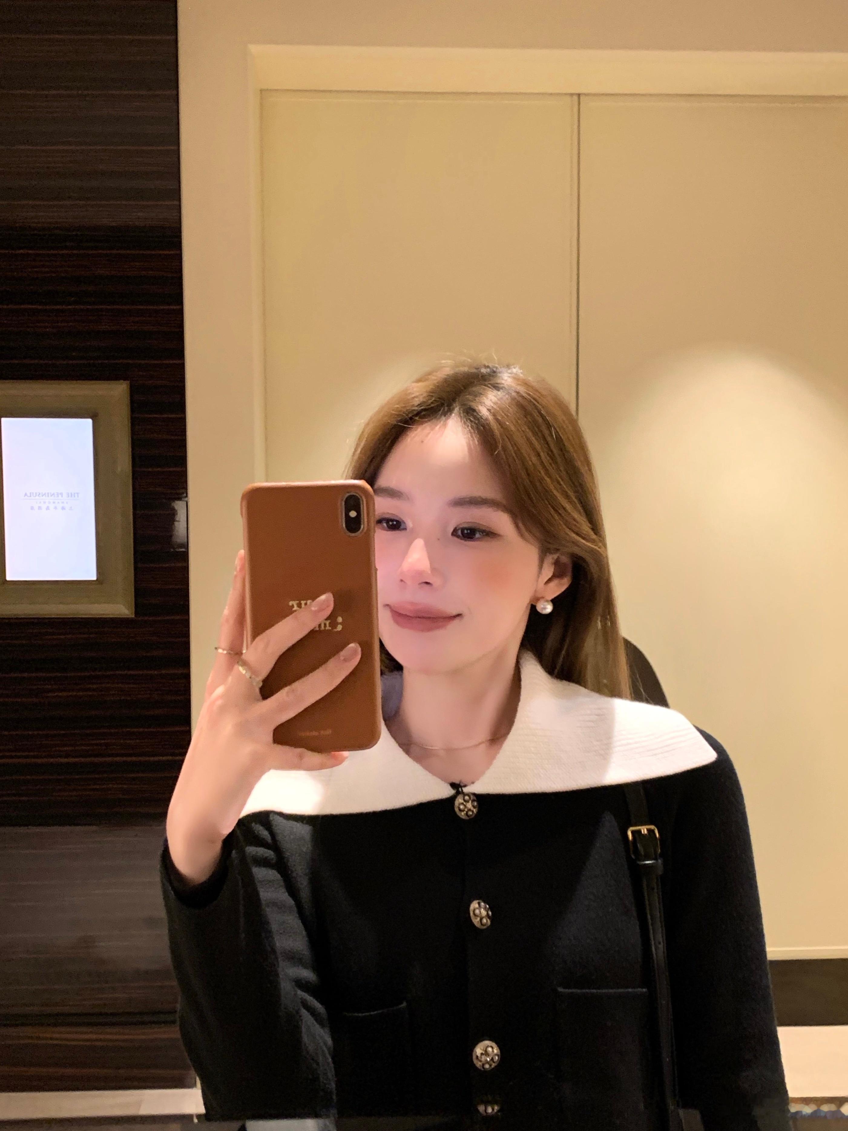 最近一直在苦恼 没有一件精致一点的小衣服室内穿的这不就来了咩～♥️这本来是一个甜
