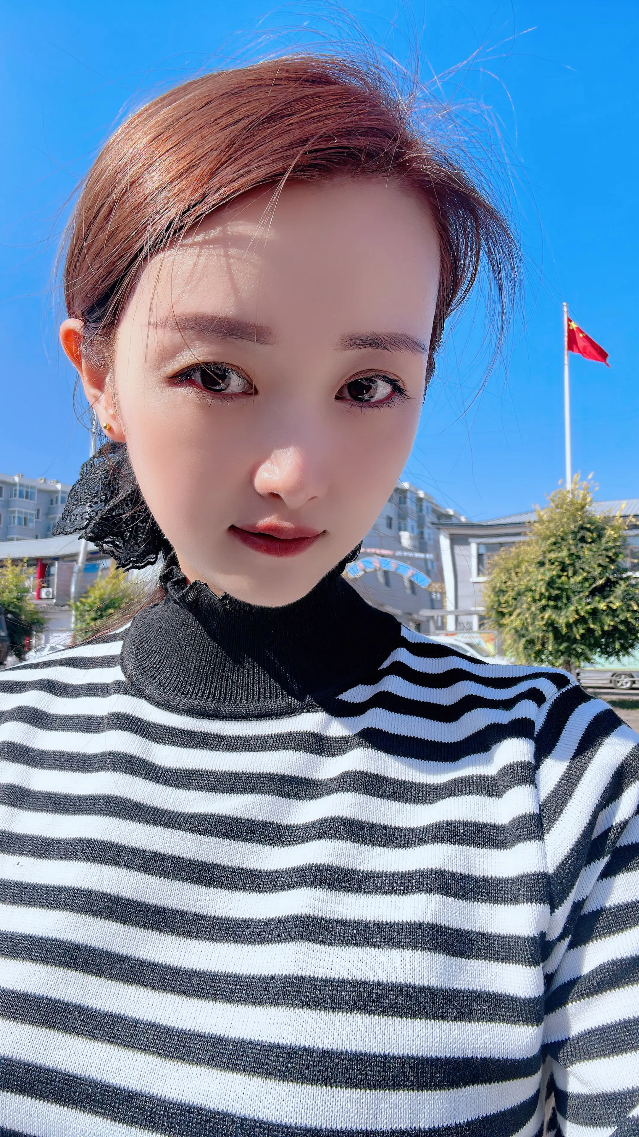 不去讨好世界，也不去评论是非，做好自己就行，爱谁谁！