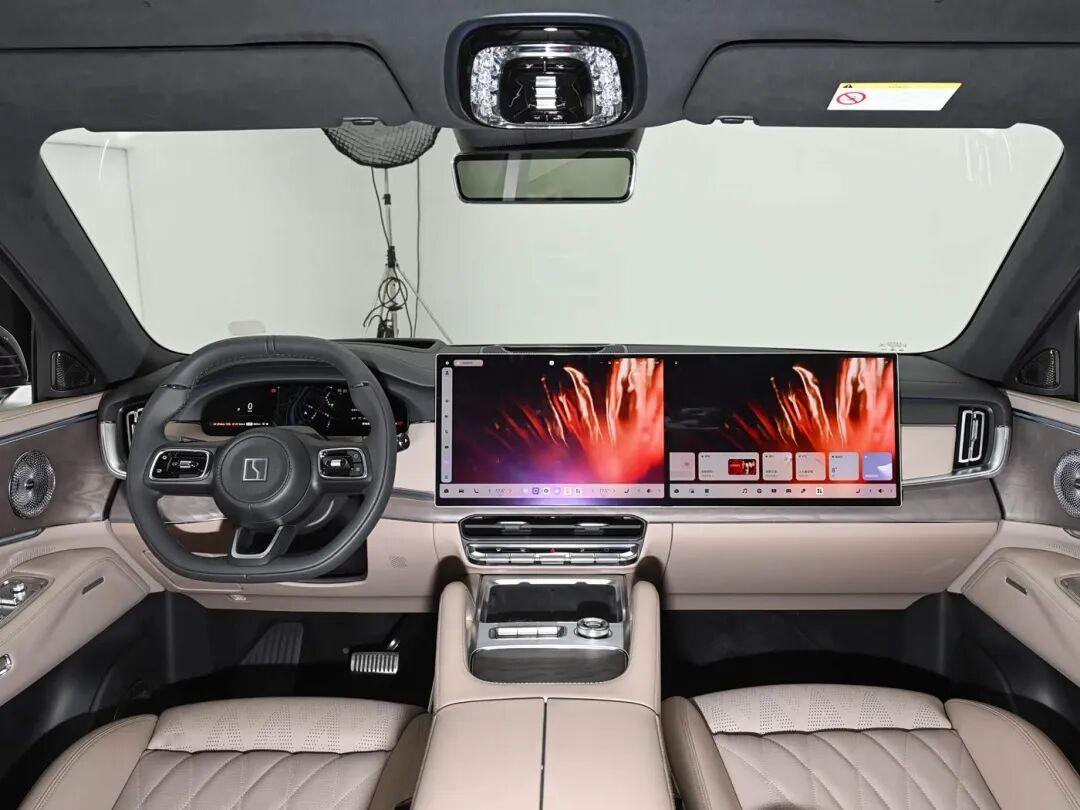 极氪8X预售开启，全尺寸SUV市场再添猛将！
3月16日，极氪8X正式发布并开启