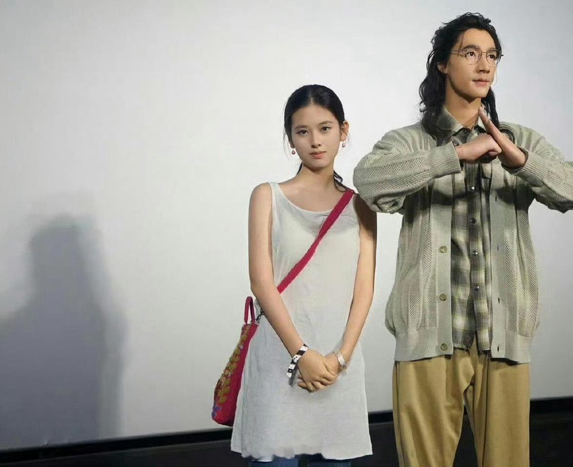 这个女生是谁啊 好漂亮，尤其是这双眼睛好像会说话的样子，很吸引人 