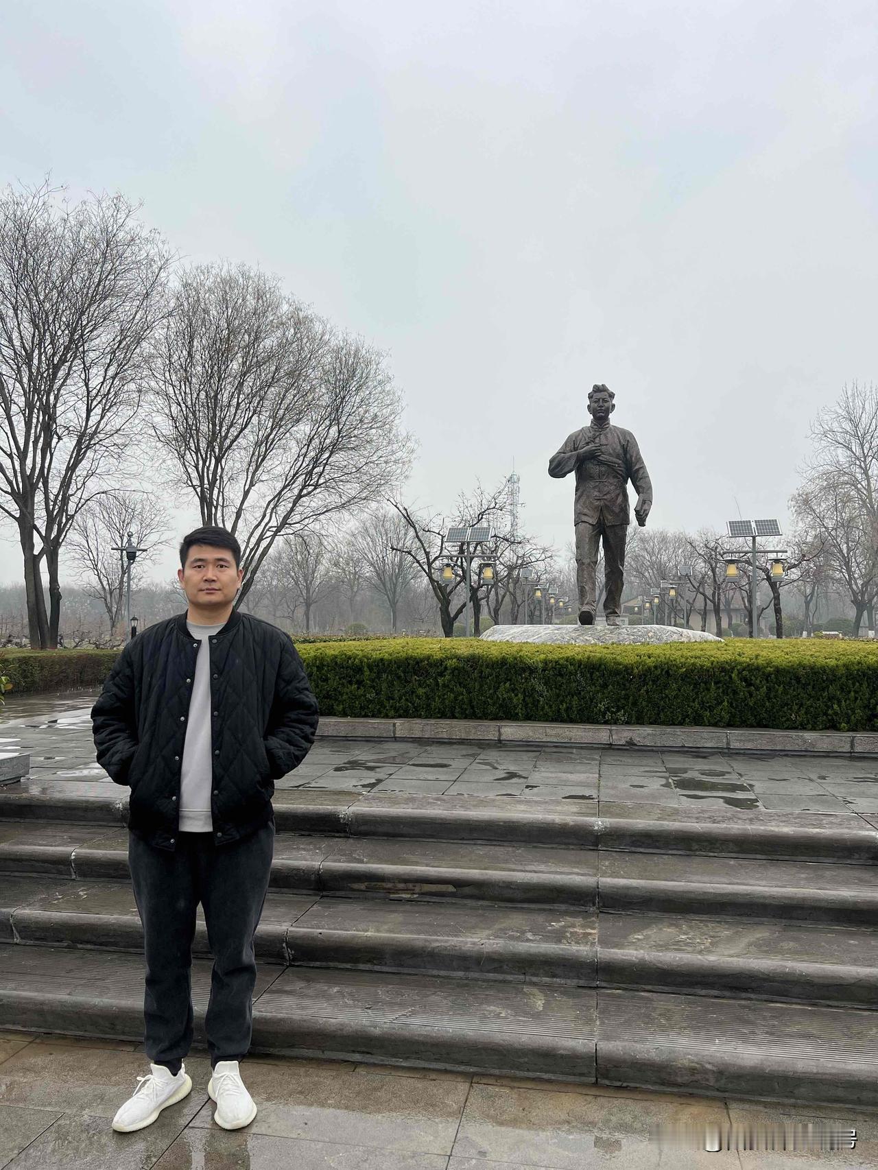 下雨天到习老故居参观，瞻仰老一辈革命先驱，了解其生平事迹，不禁感慨：在那个年代那