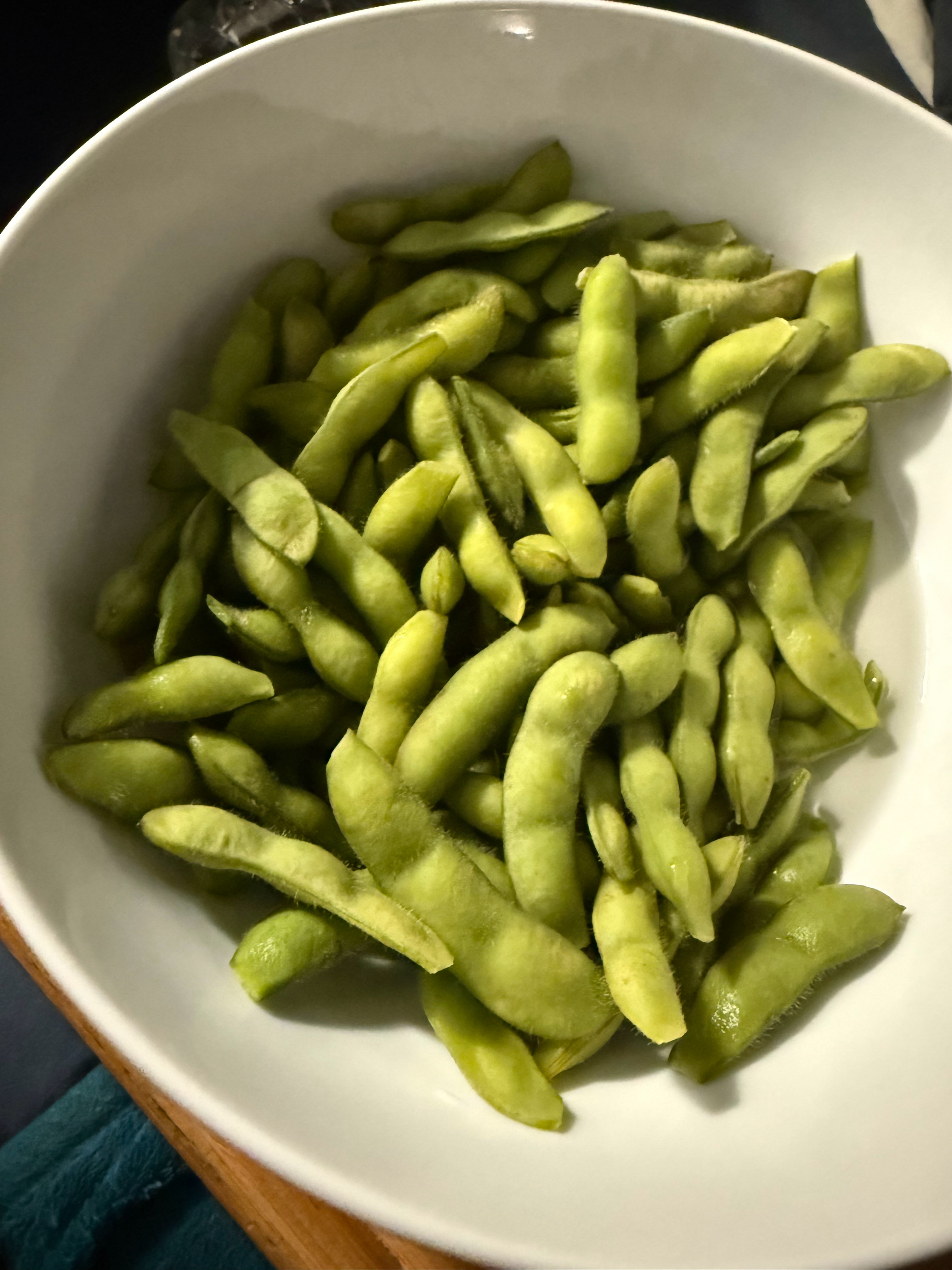 心血来潮，煮了一锅毛豆🫛第一次煮，盐放少了虽然淡了点，但夏天的味道还是有的