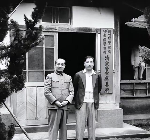 1962年，负责看守张学良长达25年的军统少将刘乙光被调离岗位。在送别宴会上，张