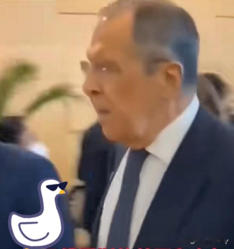 快讯!快讯

俄罗斯外长拉夫罗夫近日与委内瑞拉外长阿雷亚扎通话，拉夫罗夫表示，俄