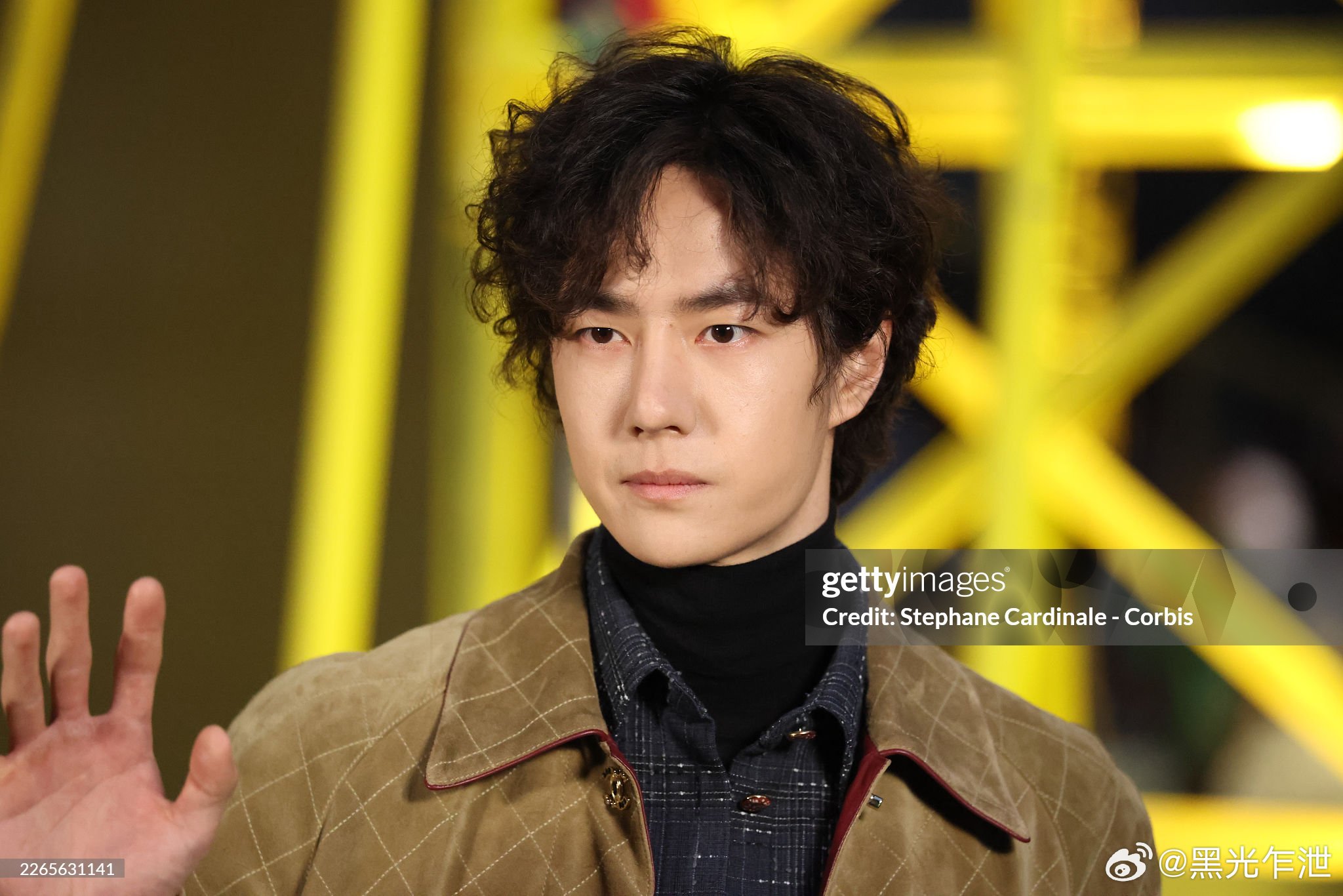 王一博出席Chanel秀场： 