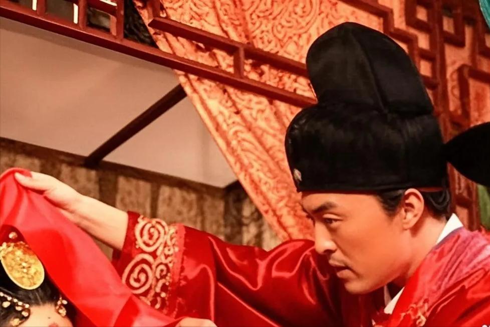 洪武十四年，欧阳伦娶了朱元璋的女儿安庆公主。新婚夜，欧阳伦刚碰到红盖头，新娘子突