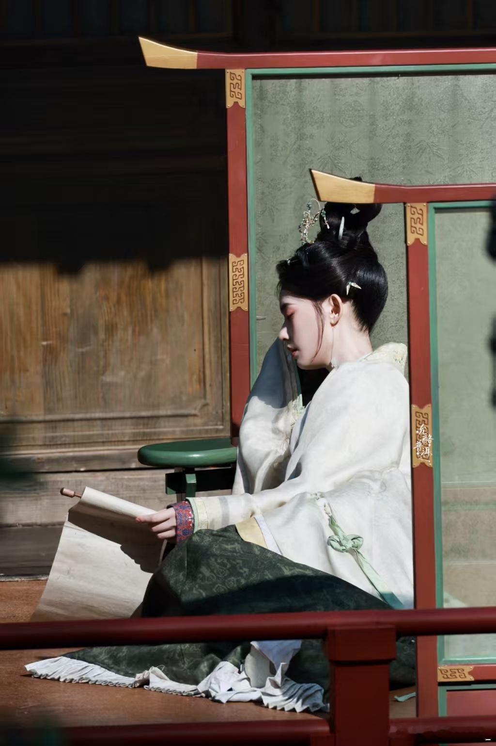 曝林允在归鸾剧组冻了十几个小时拍戏现场条件不易，速效救心丸本是日常常备药并无大事