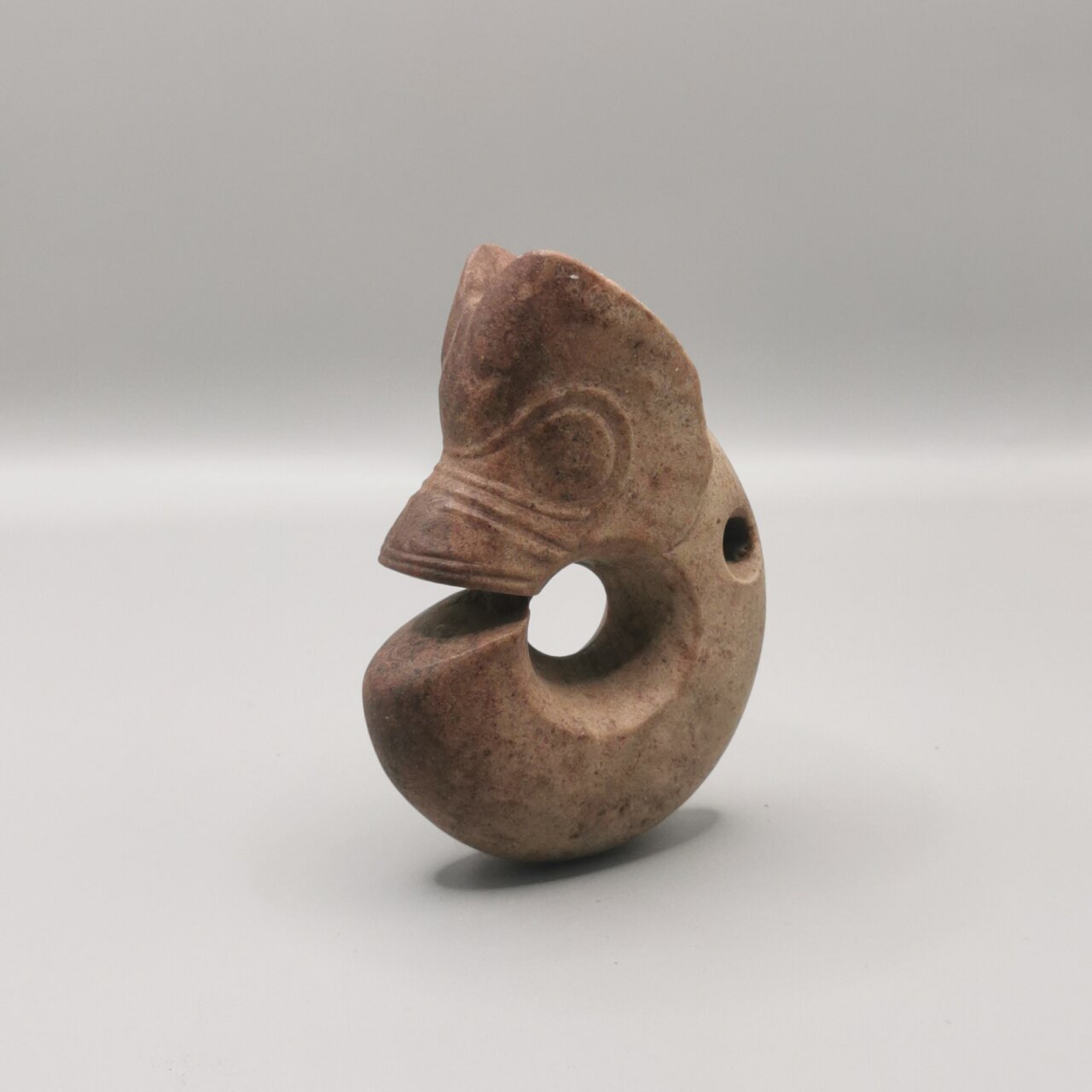 2025全国十大考古新发现 21 强入围的河北宣化郑家沟遗址一号积石冢出土玦形玉