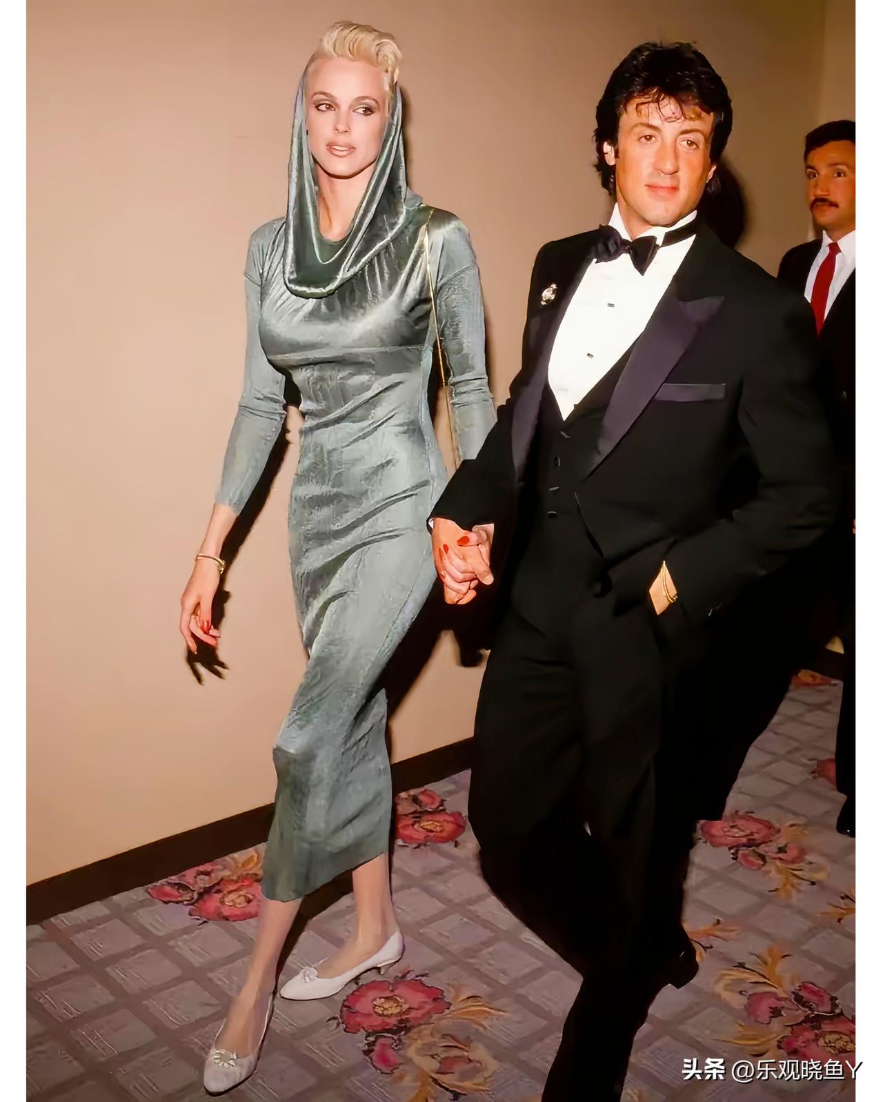 这是史泰龙与他的第二任妻子布丽吉特的一张老照片，拍摄于上世纪八十年代。彼时的史泰