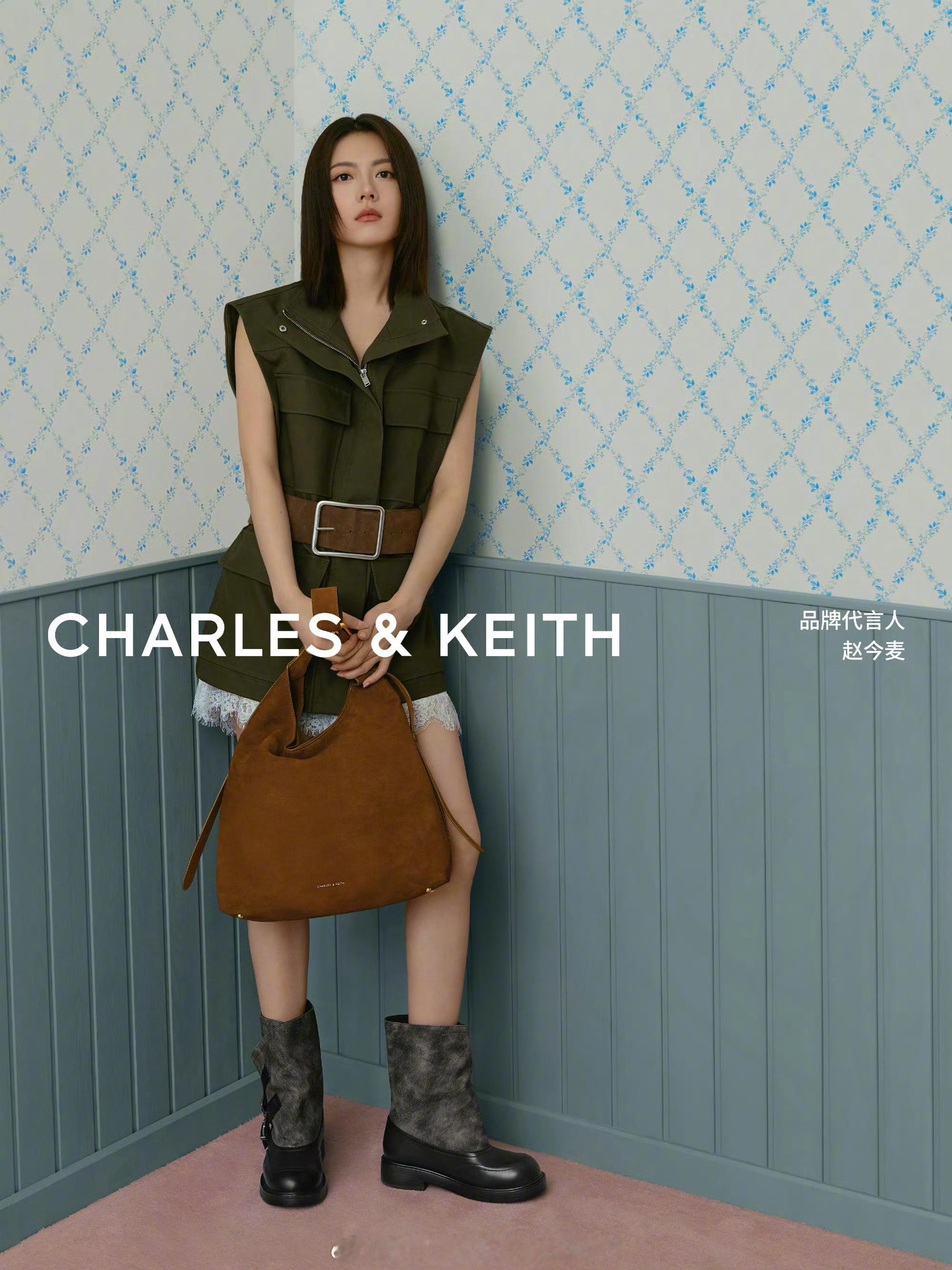赵今麦代言CharlesKeith，正式解锁新加坡轻奢品牌全新身份。麦麦这次拿下