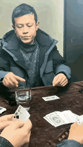刚开始他不是很镇定吗