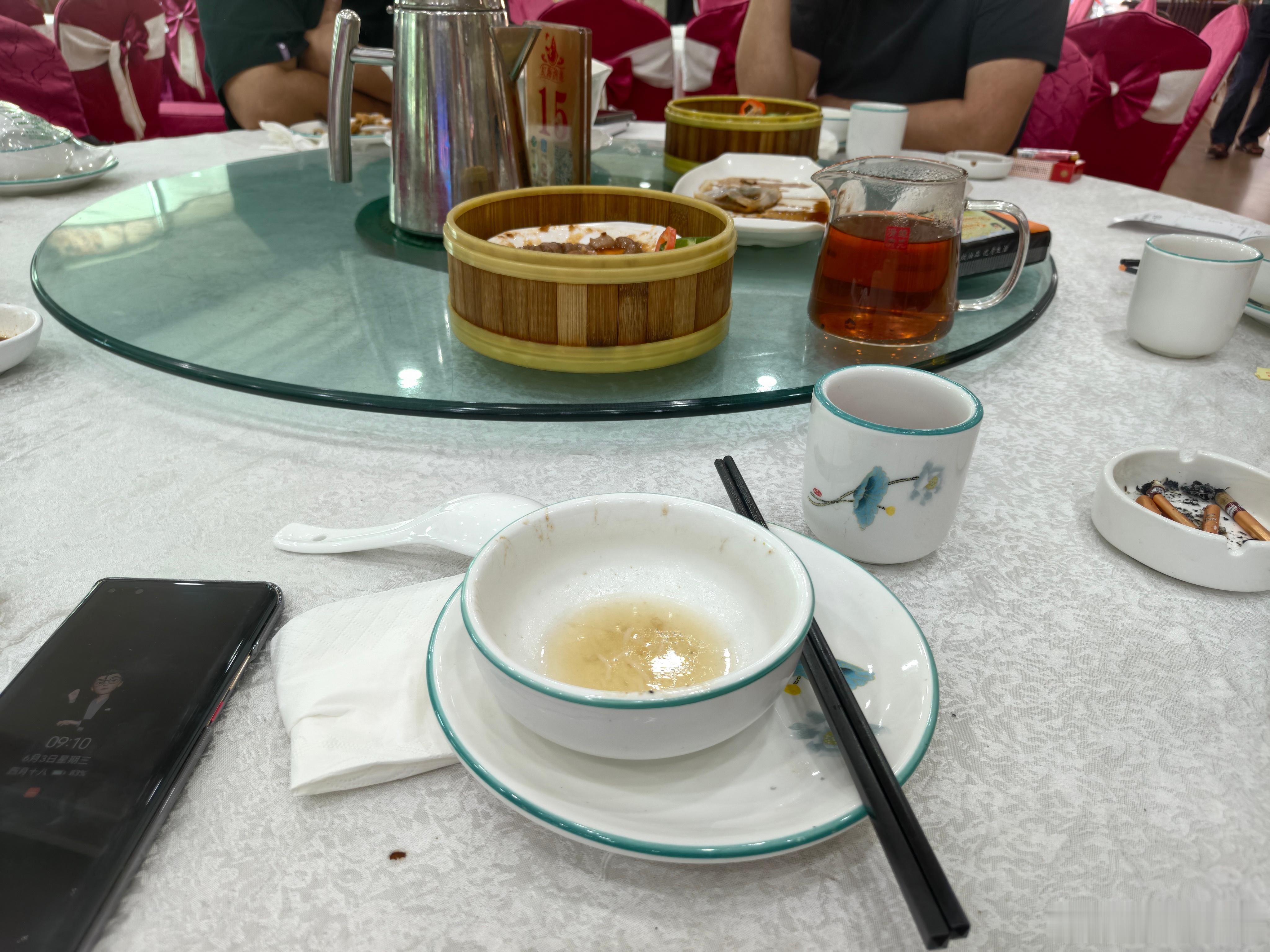 每天早上的早茶结束。