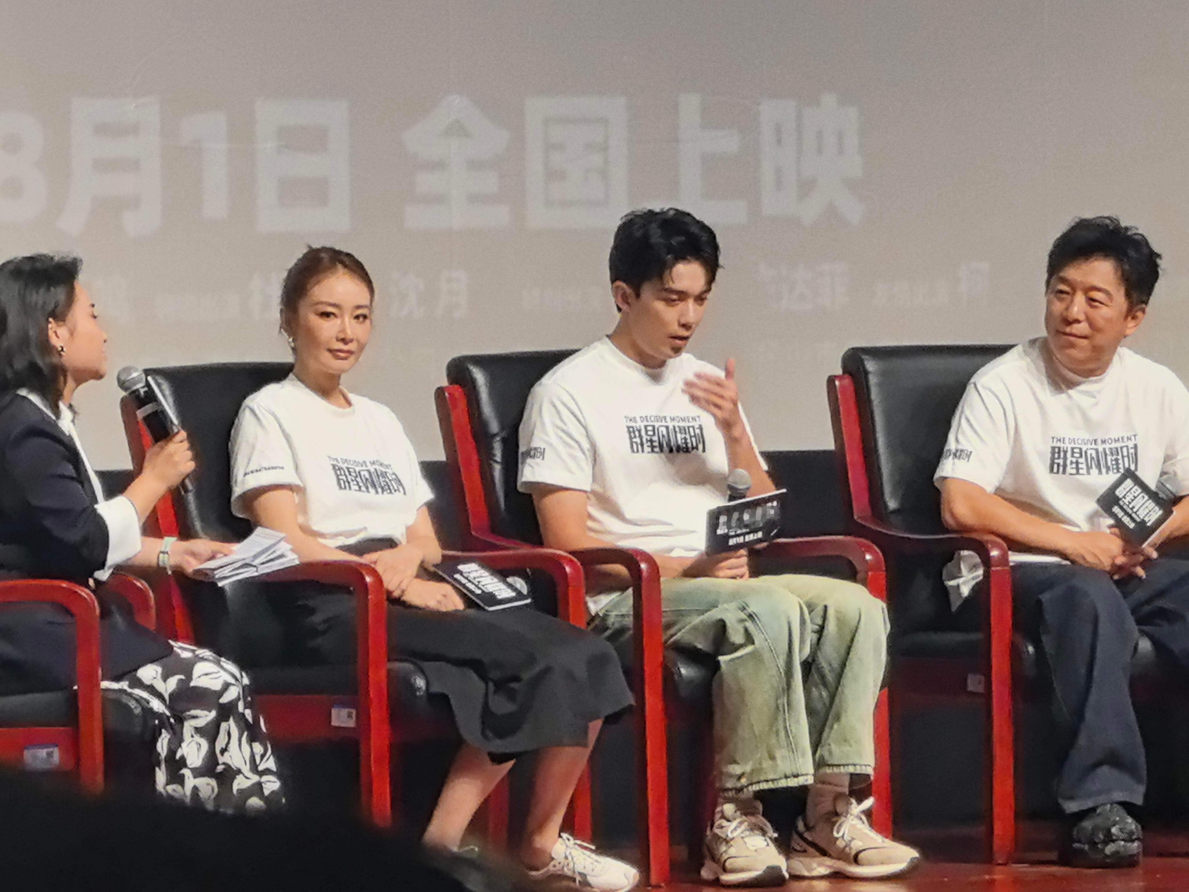 黄渤等下会被吴磊拉爆吗黄渤喊话吴磊欢乐感直接预定！黄渤喊话吴磊开启骑行直播，一边