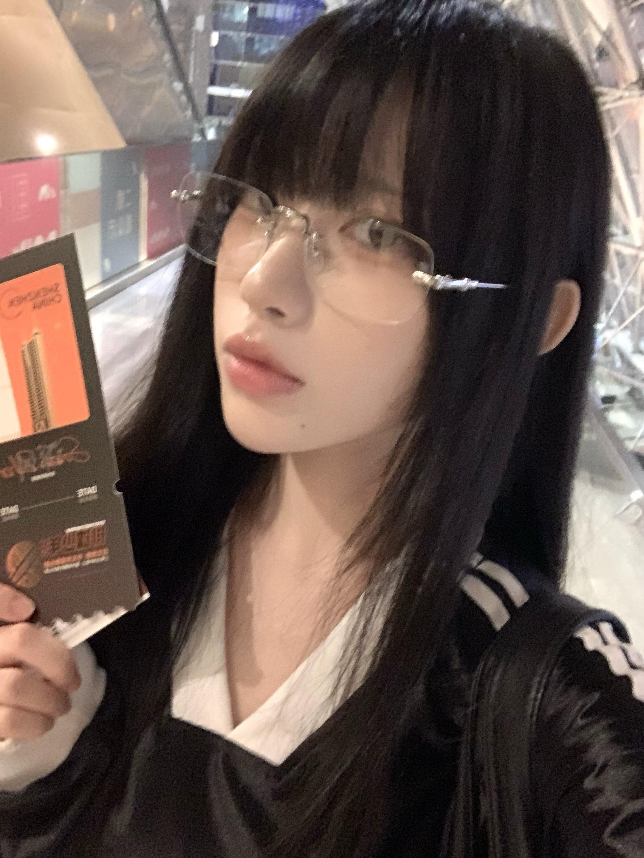 一名看完排舞久久不能忘怀的女子。