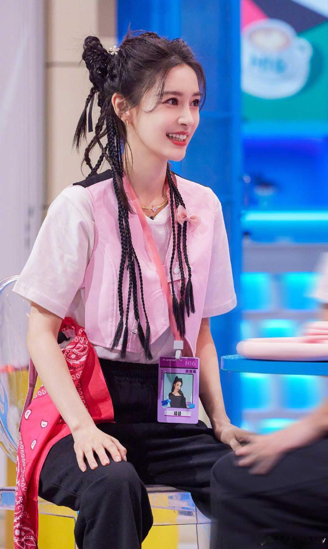 angelababy angelababy 时间予我千万种满心欢喜，沿途逐枝怒放
