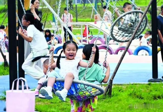 石家庄以口袋公园建设激活宜居空间。石家庄的大街小巷，有30多个高品质的口袋公园，