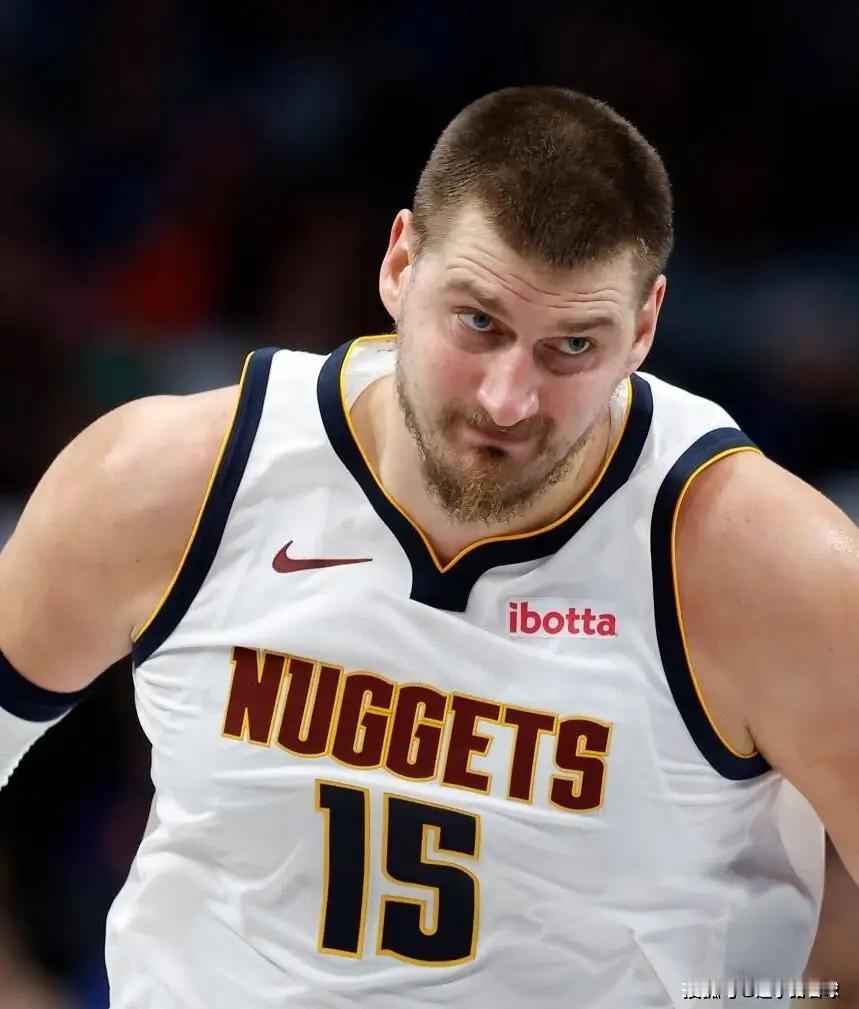 本赛季“三双”次数排名：
1、约基奇——16次
2、杰伦约翰逊——7次
2、基迪