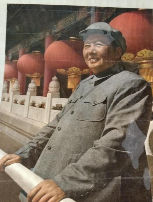 毛主席有一句名言，民间流传甚广，但是在流传中因少了一字，让意义大变。

一句话流