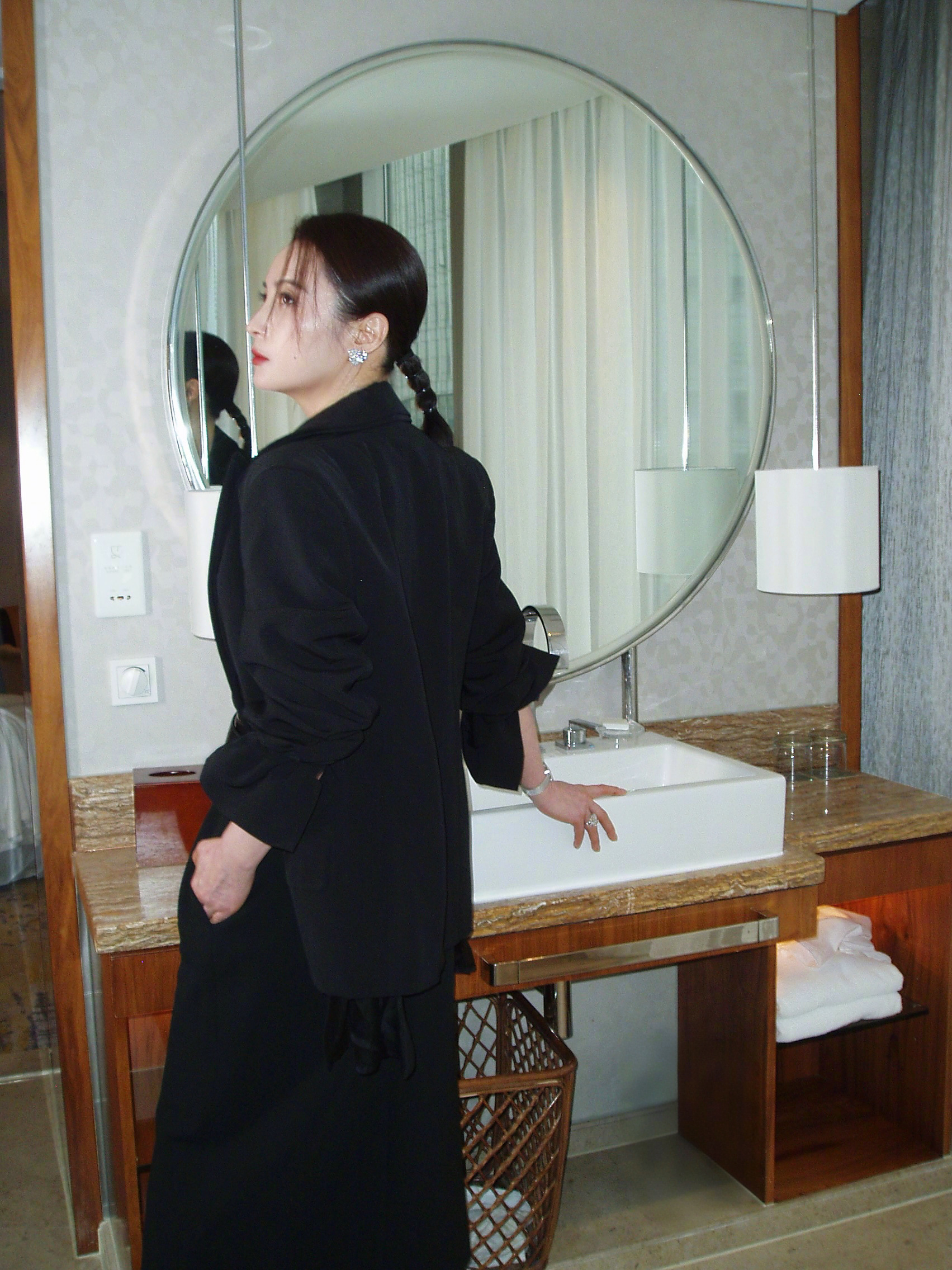 蒋勤勤贵女气质 蒋勤勤这组图看得人反复嘶哈了！独属于蒋勤勤的电影氛围感有了啊啊！