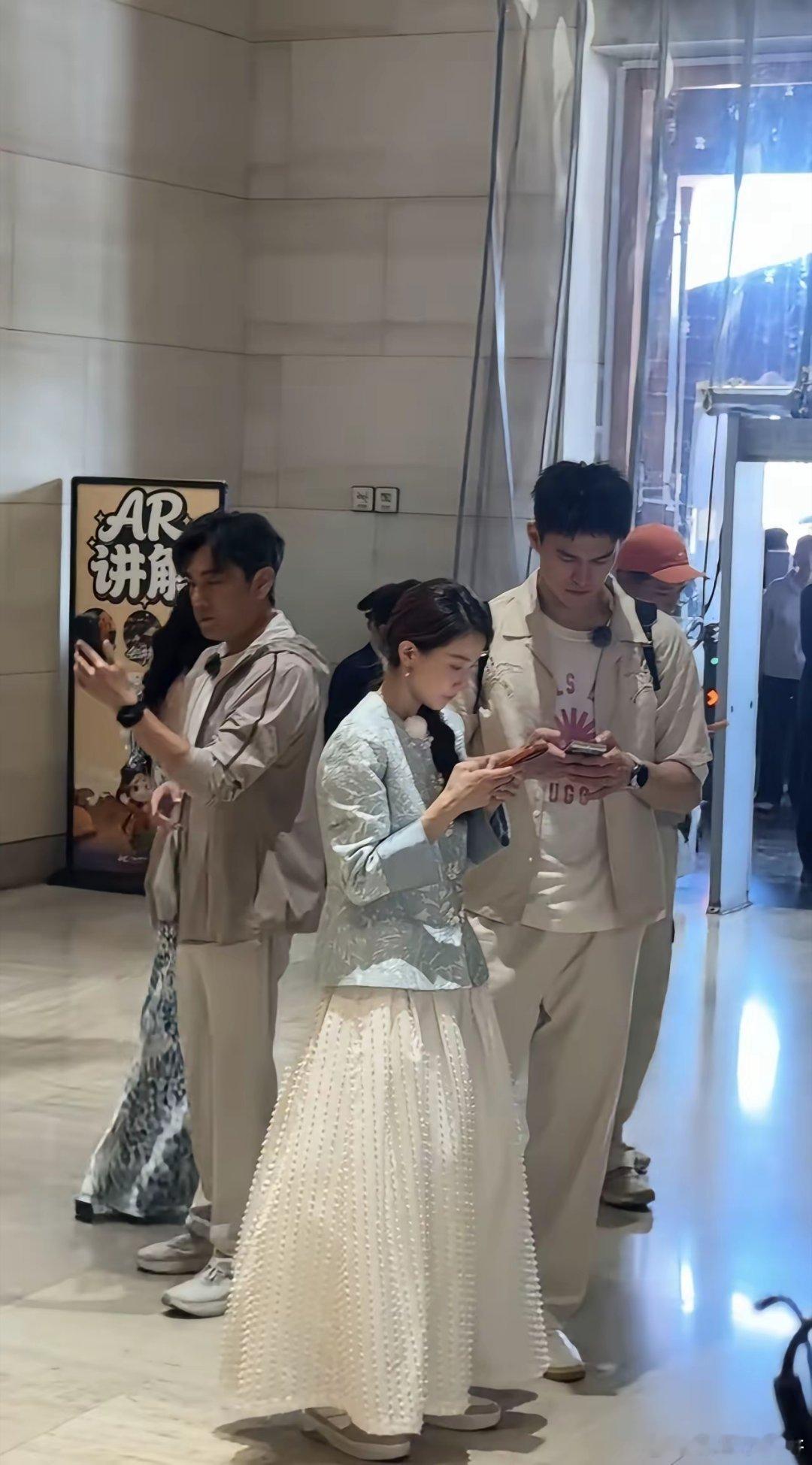 张豆豆是聪明的，这个照片一看，她和孙杨郎才女貌，特别相配。要想想，找个像孙杨这么