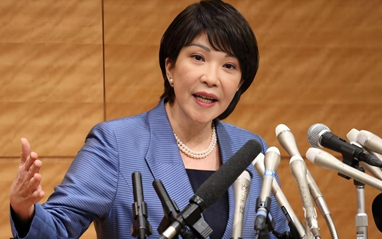 《每日新闻》和时事通讯社的数据出奇一致，信号极其凶险。6月份她还有50%的支持率
