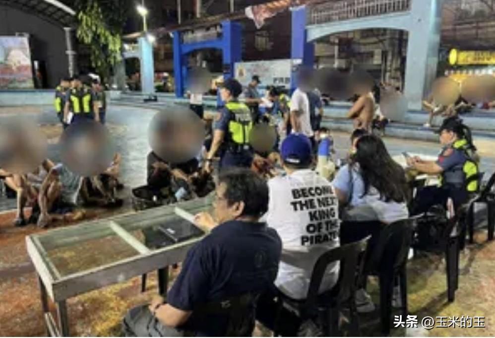 因违反菲律宾马尼拉市多项市政条例，一百多名当地市民被当局开罚单并处以罚款。
据圣