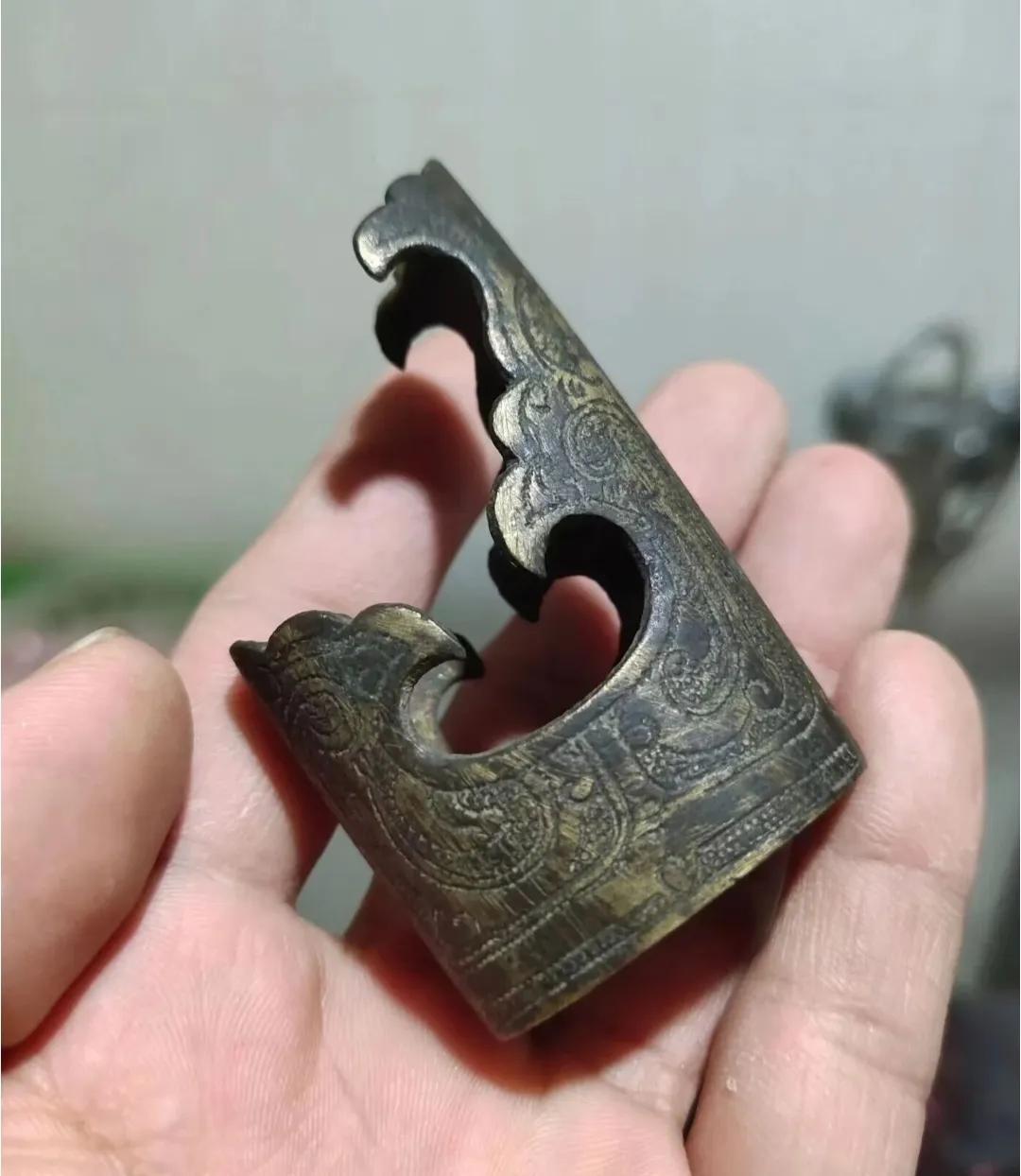 问了很多人都说没见过！这是什么奇怪的老物件？
