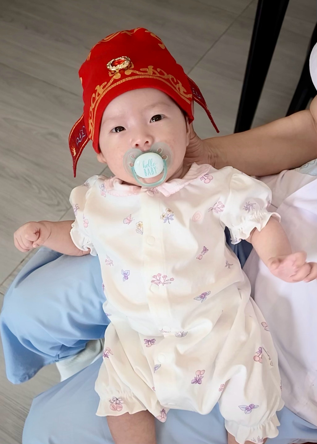 啊哈哈奶嘴状元汤包的煲崽日记在微博过暑假 ​​​