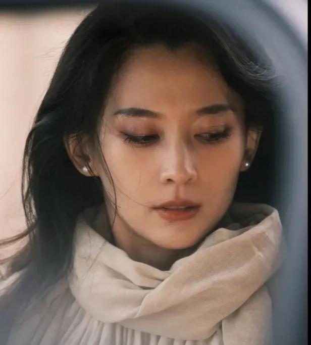 汪峰又恋爱了？
这次是带着俩娃的森林北。
人家都三亚一起玩了，婚期却一直拖。
这