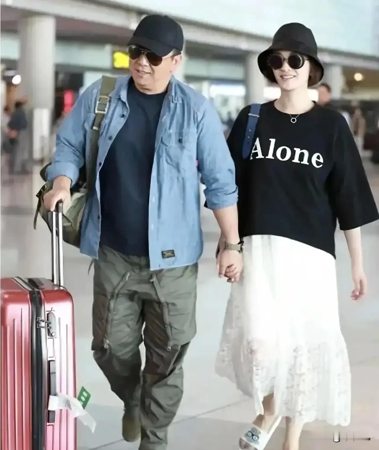 真没想到
李小冉10年前的婚礼被翻了出来
更没有想到，她的冻龄秘诀是26元的蜂胶