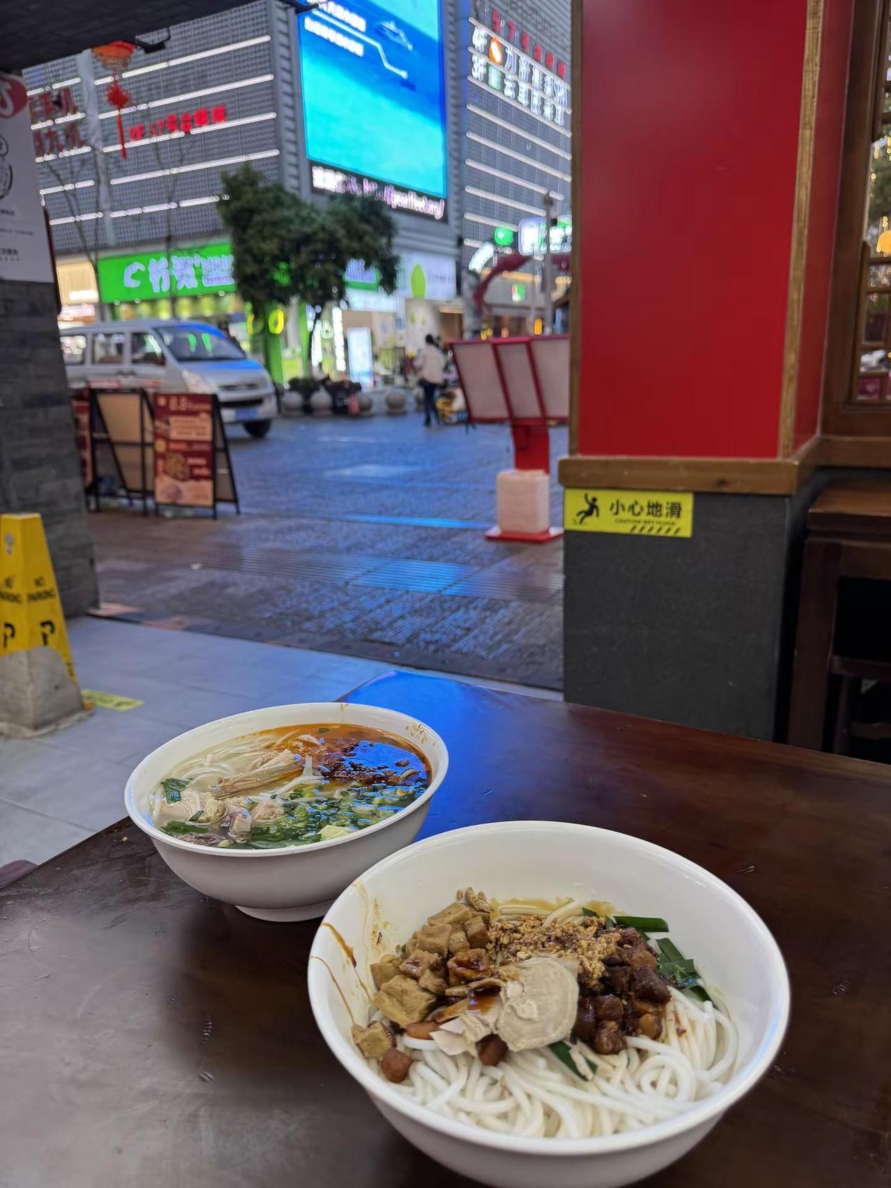 吃一碗地道的云南米线，超级好吃