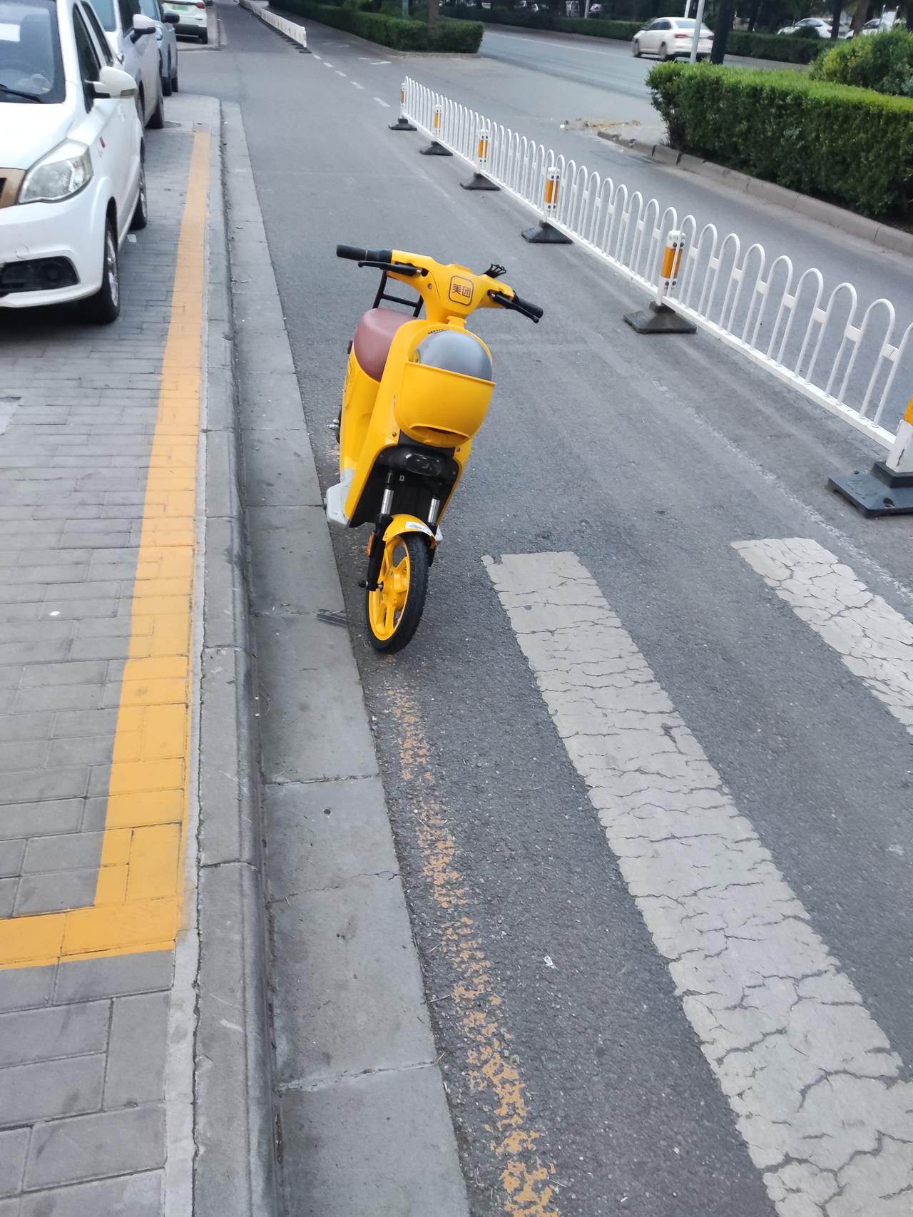 真不知道把共享单车停这儿的人，到底是什么心理？素质差到什么地步才能做出这些行为，