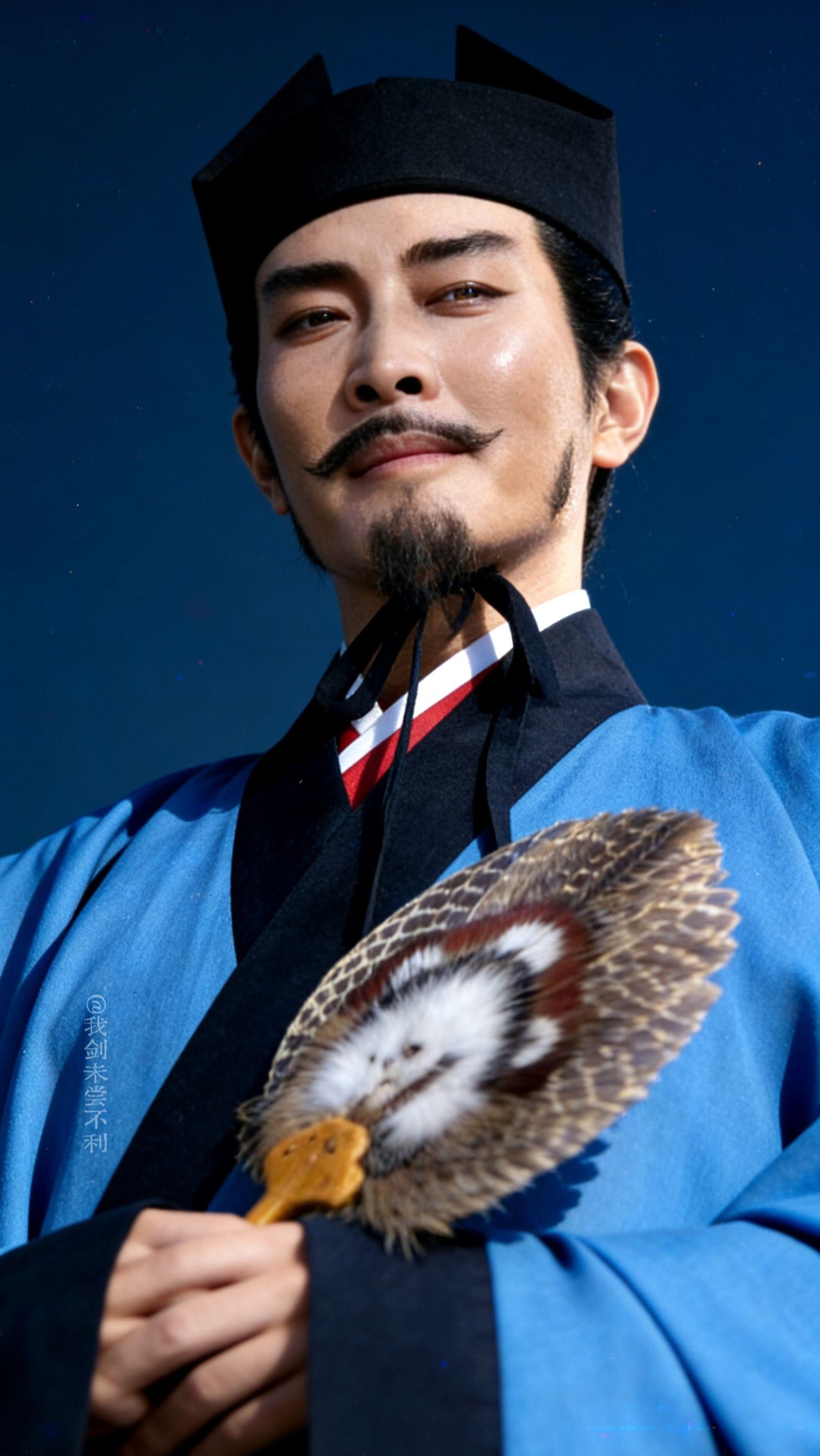 兴亡谁人定，盛衰岂无凭。      尝试用ai给老三国人物换上东汉装束