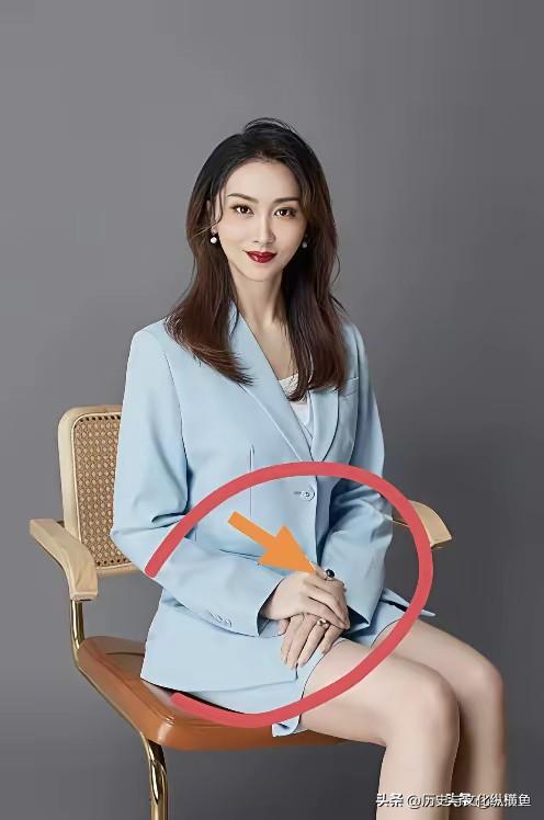 肤白貌美，还是大、学教授，高级知识分子，人生赢家。受人尊重。三观稍有点问题。裴轶