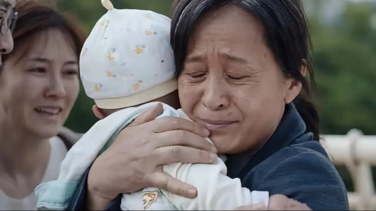追剧《利剑·玫瑰》，朱锐饰演的小洋芋妈妈是目前出镜的女演员中最漂亮的，但这个角色