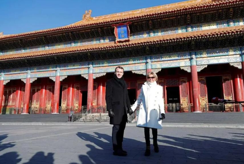 法国连夜回国，美国炸锅了

12月5日晚间，法国总统马克龙离开了中国，正式结束了