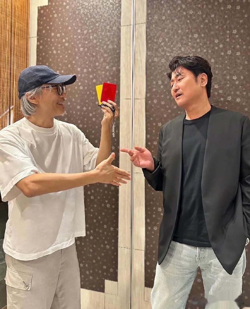 周星驰10月15日通过社交平台宣布了一个好消息。他透露，他已经邀请韩国著名女演员