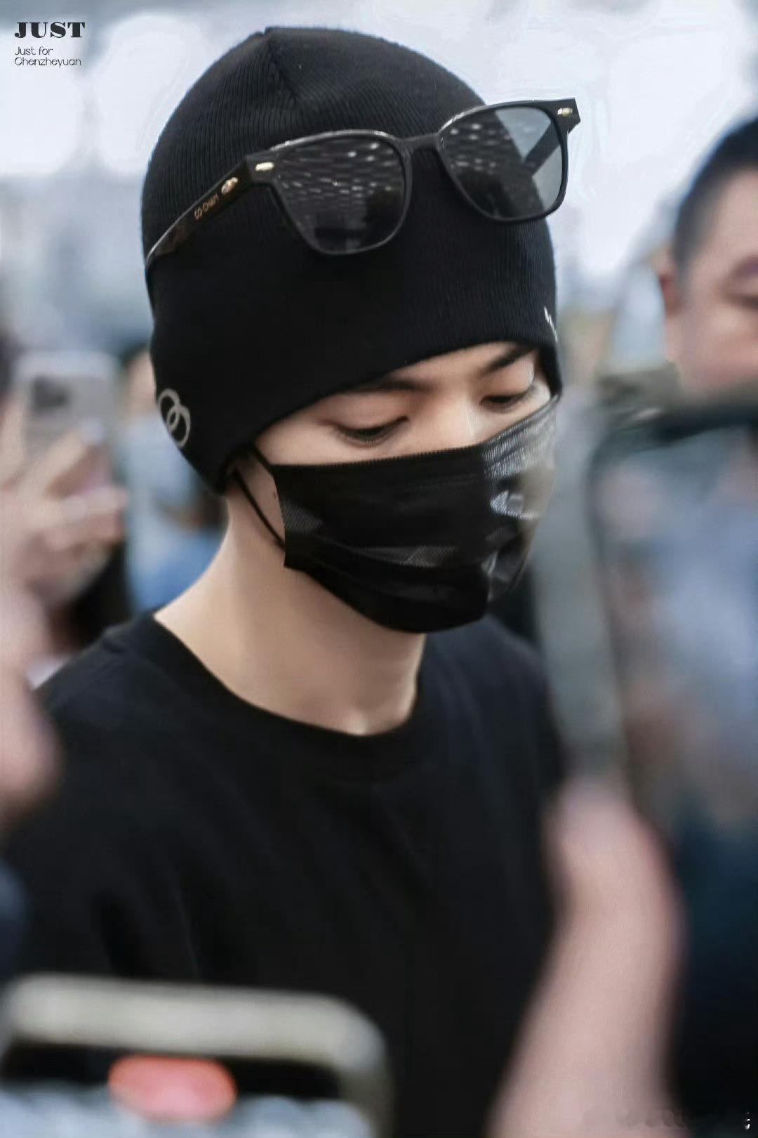 陈哲远被泰粉叫红温了陈哲远在泰国也那么火的吗？因为《偷偷藏不住》？中国明星对东南
