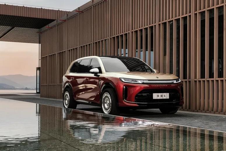 23🌙华境S全球首秀标配华为乾崑
华境S是五菱全球首秀标配华为乾崑，堪称科技与