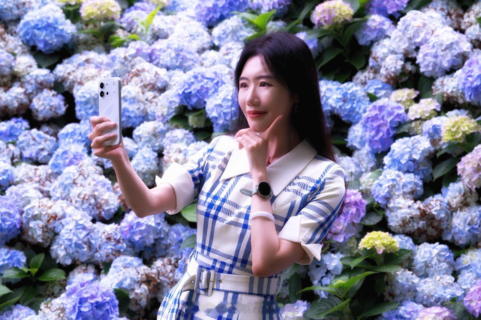 vivo S60元气版来了！星星海这个配色真的绝了！银白色浪漫底色上，独创星芒光