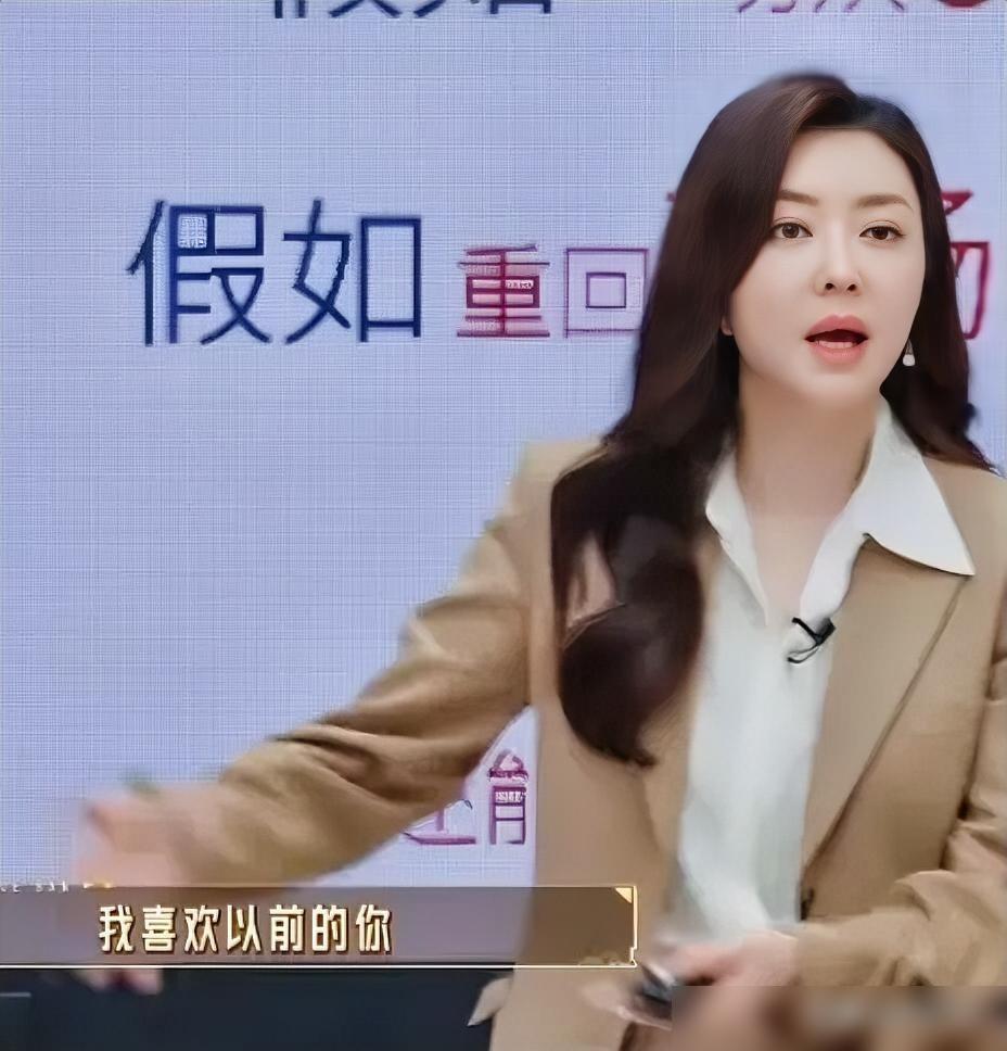 别再心疼熊黛林了，那根本不是嫌弃，那是资产盘点。
郭可颂娶的是“名模熊黛林”，