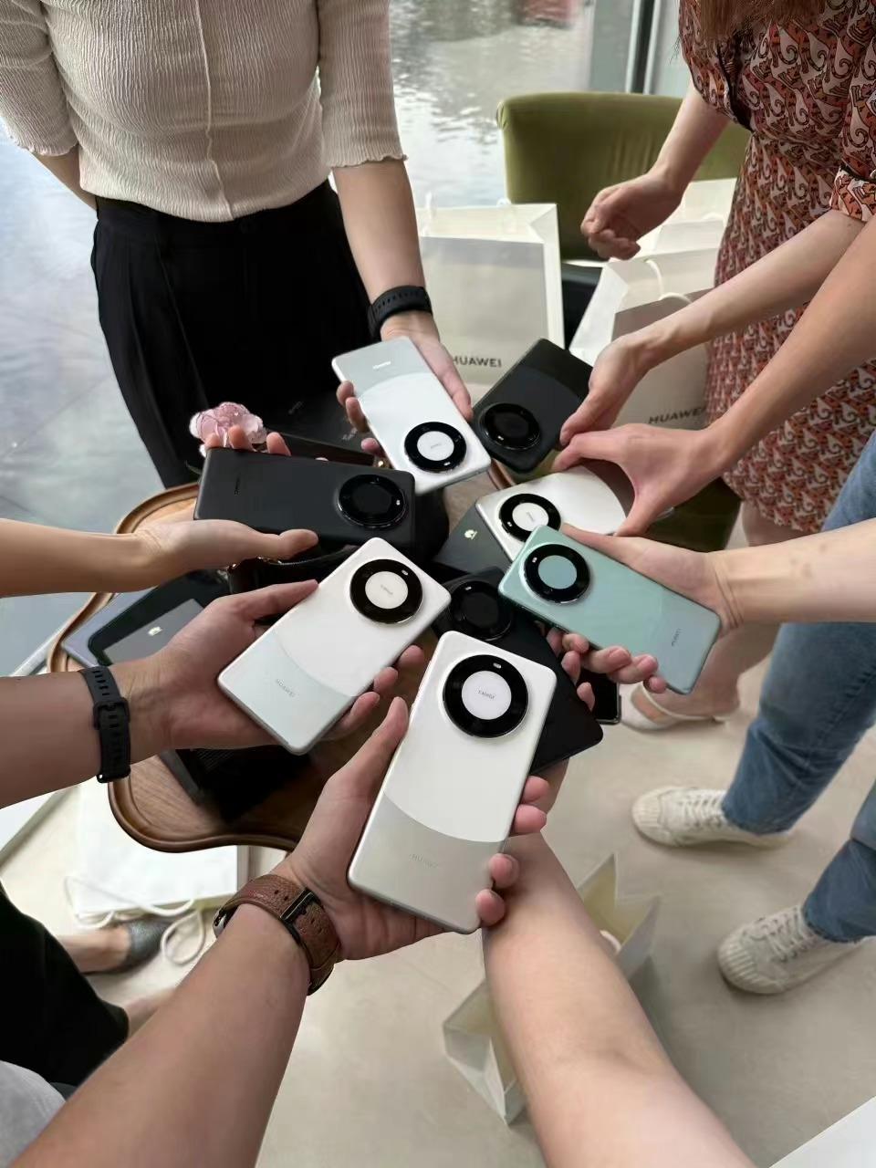 华为Mate60 Pro 4G先开售了，那么麒麟芯片5G版等到10月1日开售，也