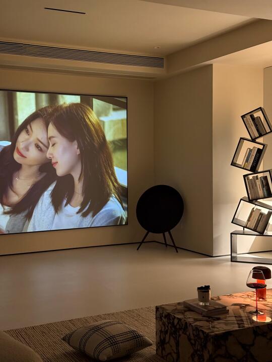 宅家看重映| 投影+幕布打造家庭私人影院