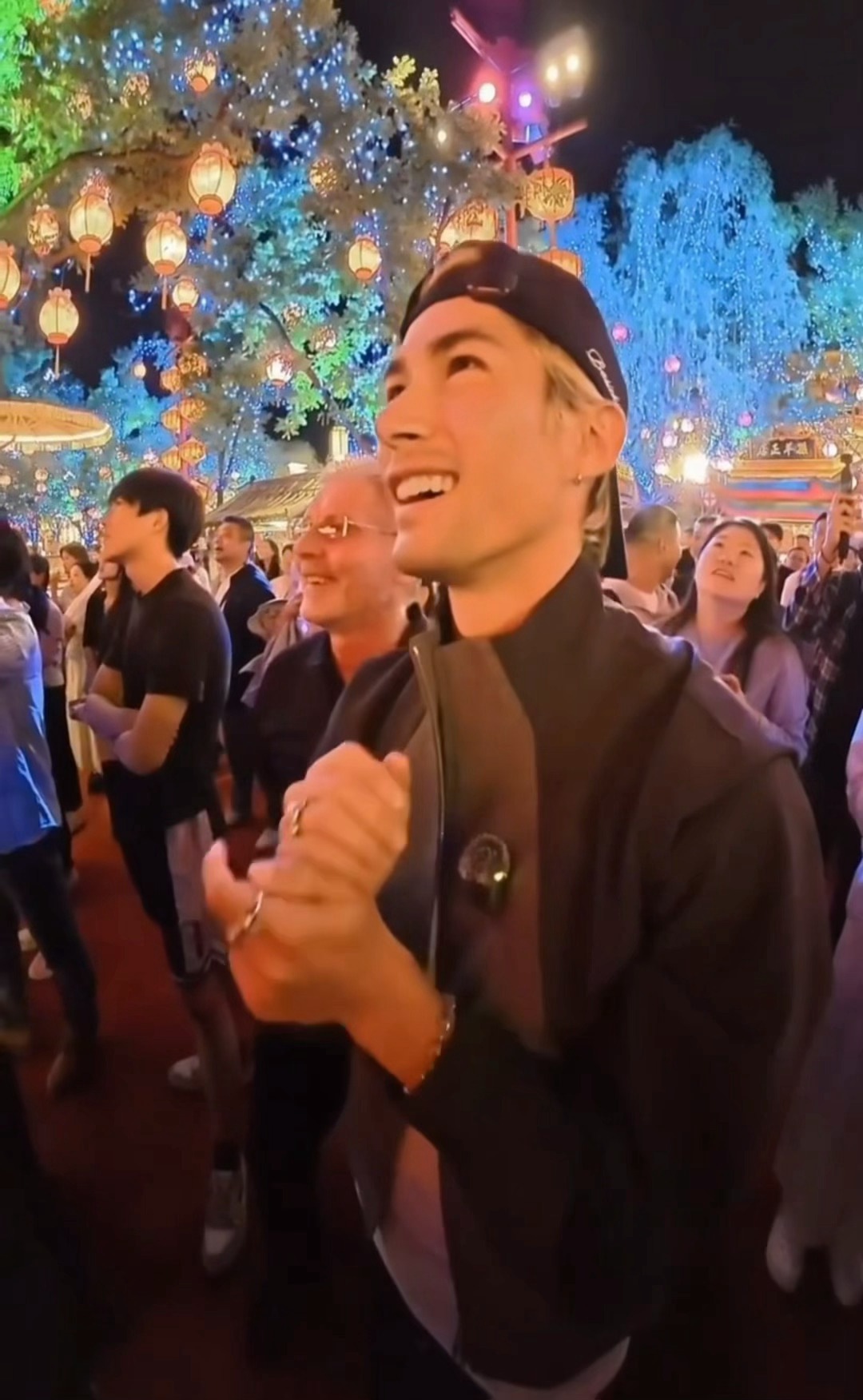 米卡抢亲失败米卡帮经纪人抢亲 米卡这个vlog我能反复观看一百遍！那个认真的眼神