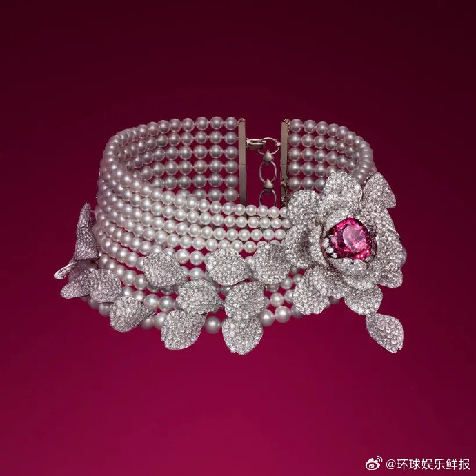 迪丽热巴巴黎高定周待遇真的太牛了吧！新系列那些超厉害的作品，都让热巴给安排上了，